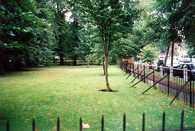 South Grove and The Grove Enclosures August 2002 (c) S Williams London Gardens Online